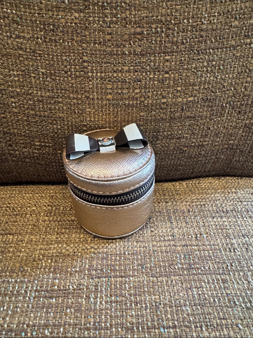 Henri Bendel rose gold mini ring box with bow